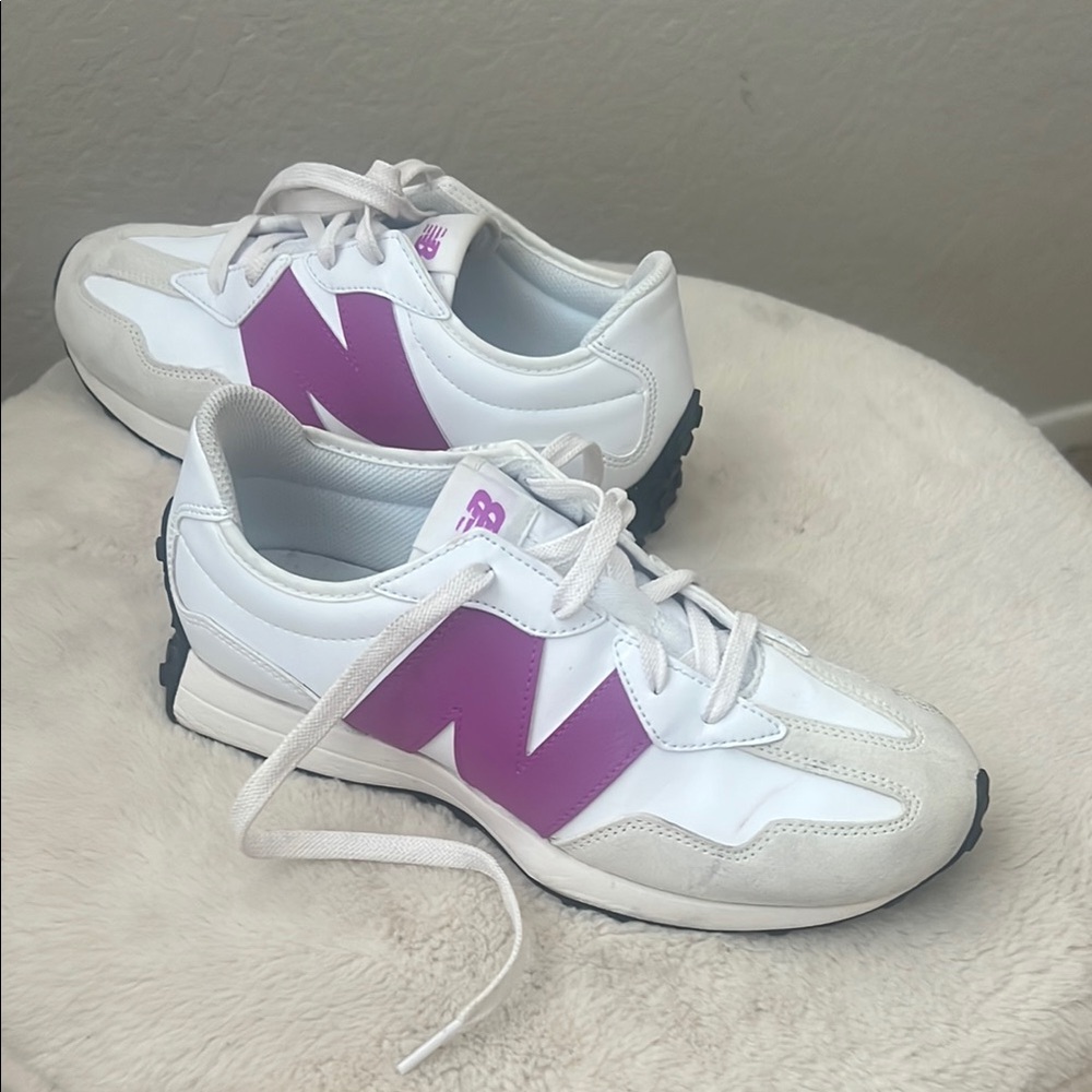 New Balance Women's White and Pink Sneakers